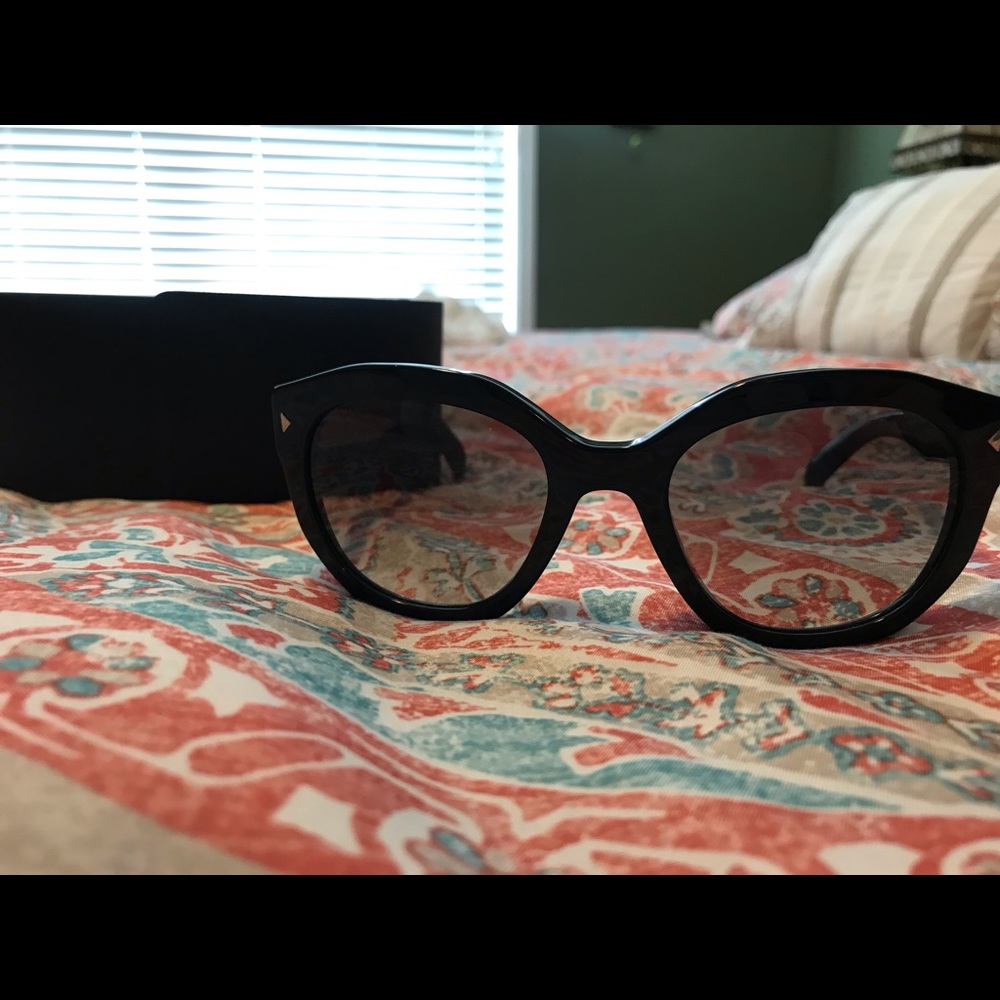 Prada SPR12S Woman’s Sunglasses/Italy/STE18